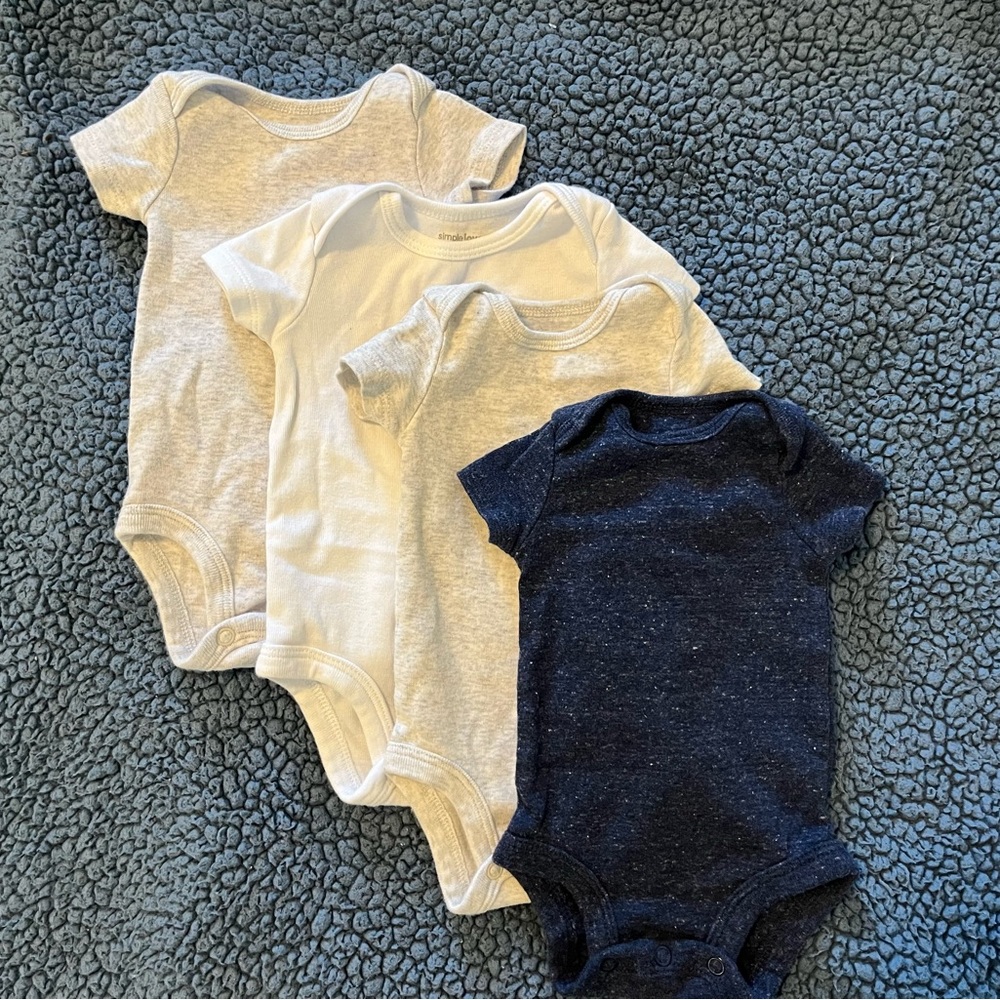 Carter’s newborn 4 pack onesies